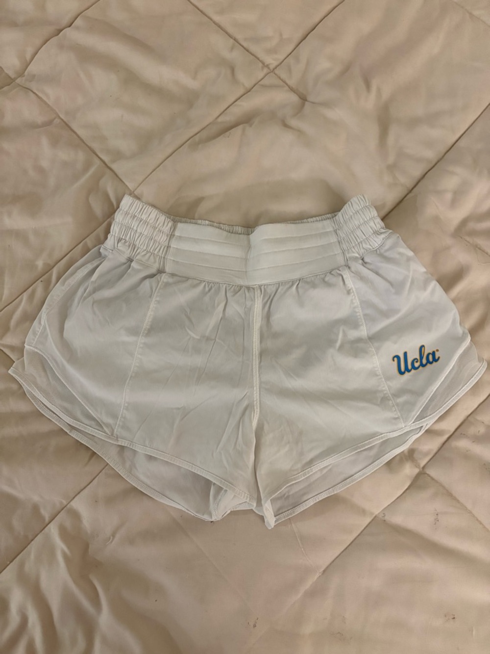 Lululemon White UCLA HR Hotty Hot Shorts 2.5”